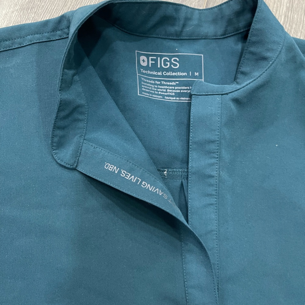 FIGS Rafaela Oversized Top—Medium